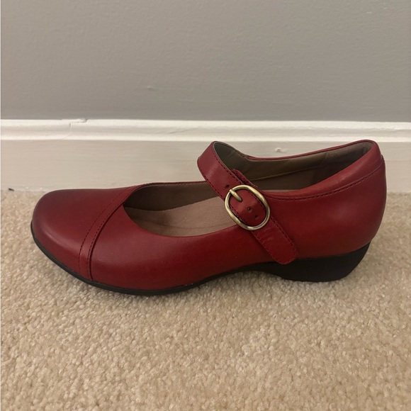 Dansko Women's Red Mary Jane Shoes - Picture 4 of 5